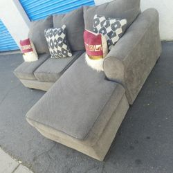 Gray Sectional Couch 🛋 Very Nice 🛋 