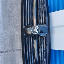 13-18 Oem Ram 1500 Grill