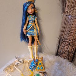 Cleo Dnile With Accessories 