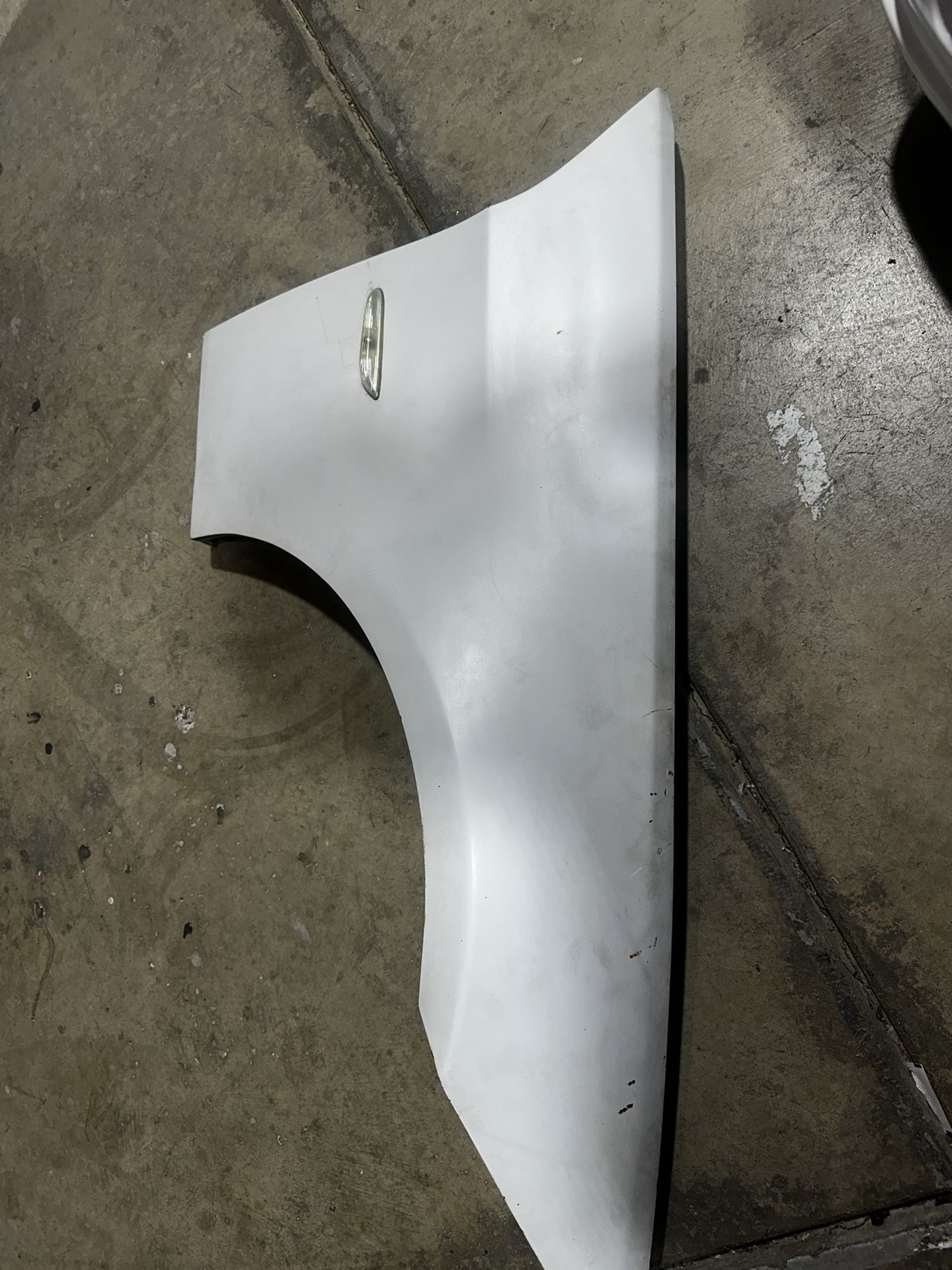 BMW E90 2006-2011 alpine white fender OEM