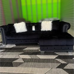 Small sectional sofa couch (DELIVERY AVAILABLE)