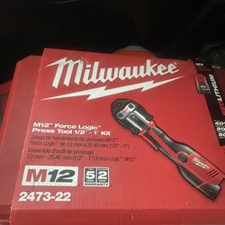 Milwaukee M12 Force Logic Press Tool 1/2”-1” Kit