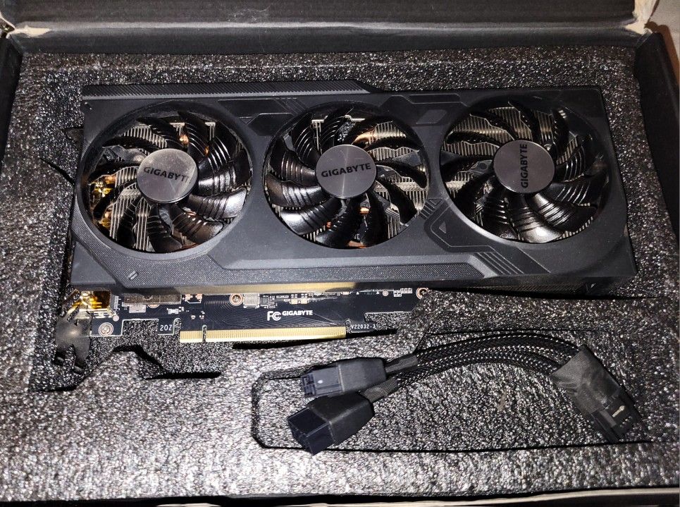 RTX 4070 SUPER - GIGABYTE - NVIDIA GeForce Windforce OC 12GB GDDR6X PCI Express 4.0 Graphics Card - Black