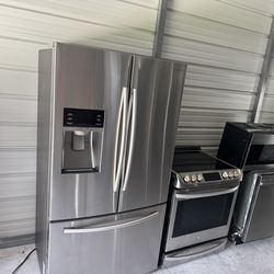 Complete kitchen appliances set