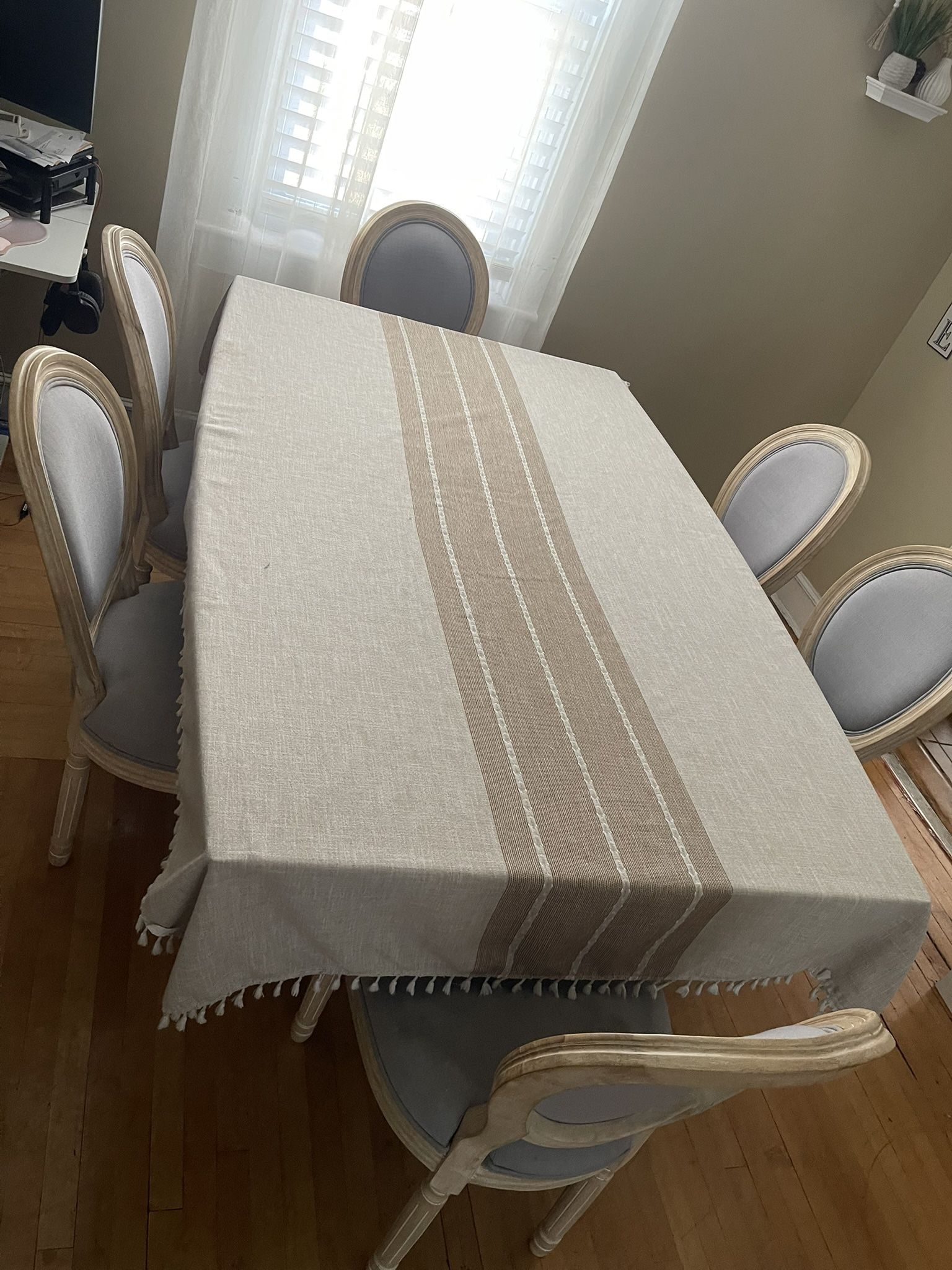 Dining table with leaf