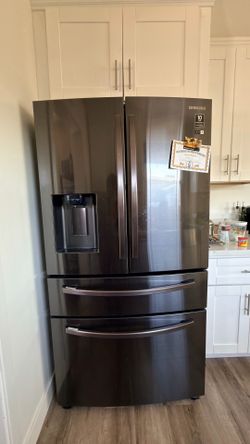 Samsung french door refrigerator- like new