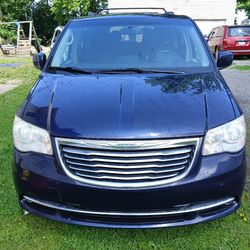 2013 Chrysler Town and Country van