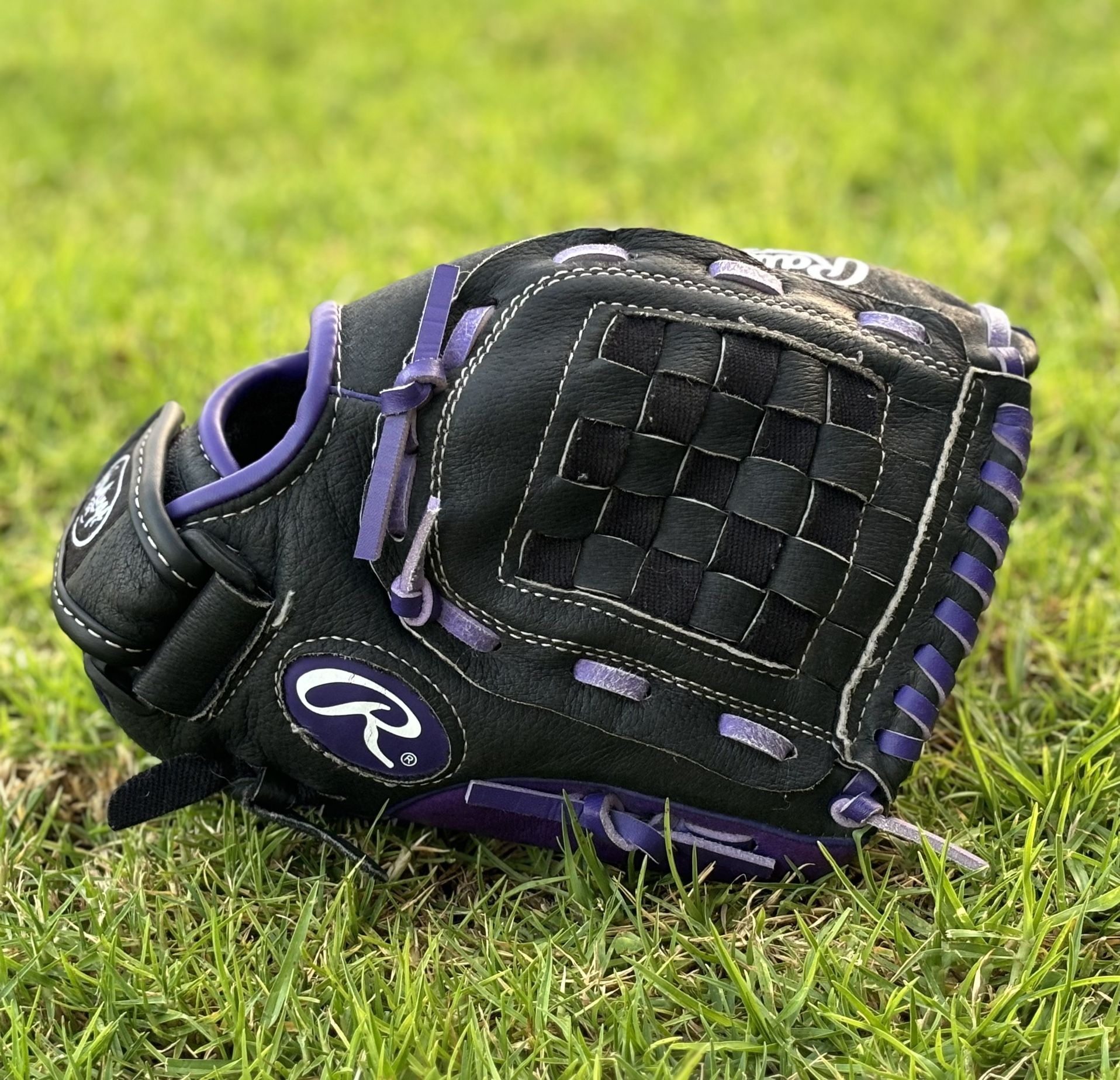 Rawlings 11” Leather Baseball Glove.
