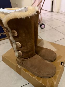 Chestnut 100% Authentic Uggs In very good condition