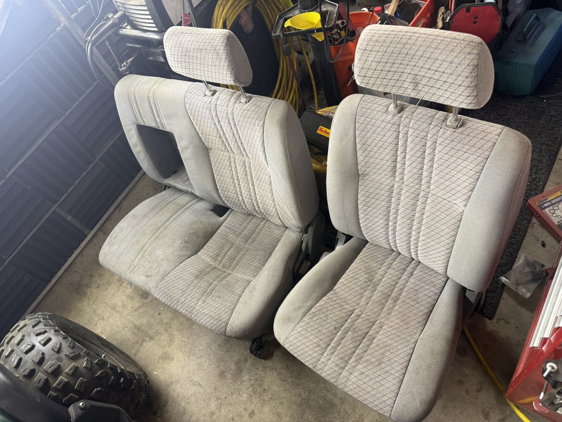 T-100 Seats