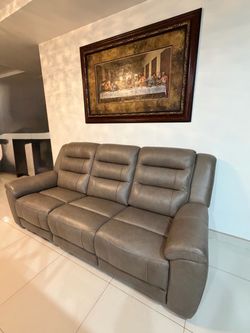 Power recliner sofa