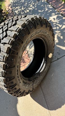 NEW Goodyear Wrangler Duratrac  285/70 17 $130 obo