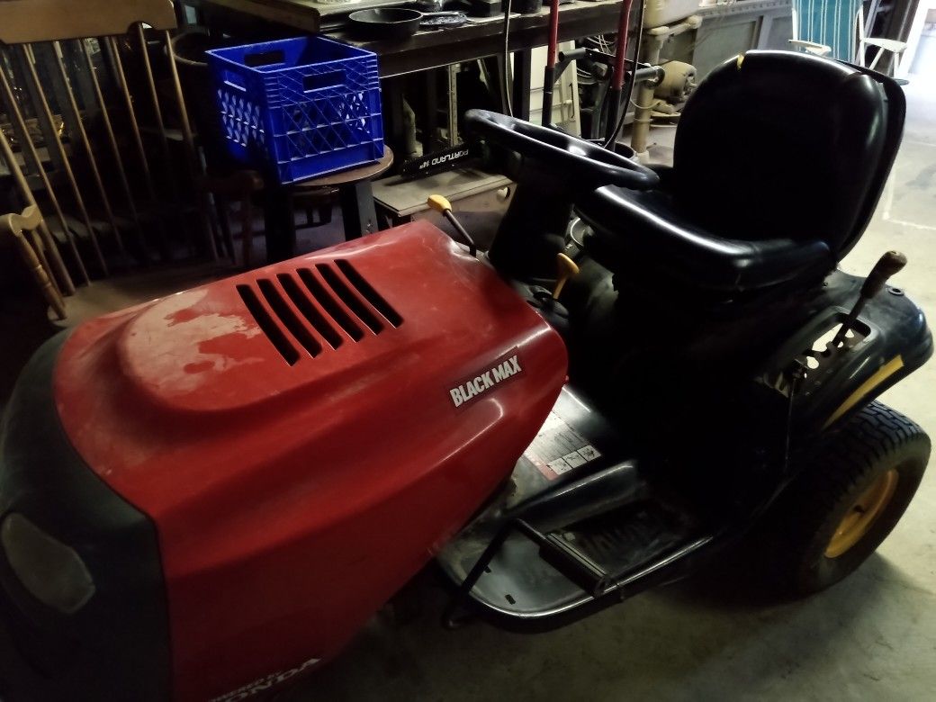 Poulan Riding Mower 