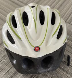 Youth Bicycle Helmet. SCHWINN Youth Ages 5-8. Adjustable straps. (Youth Size Small) - 50–54 cm.