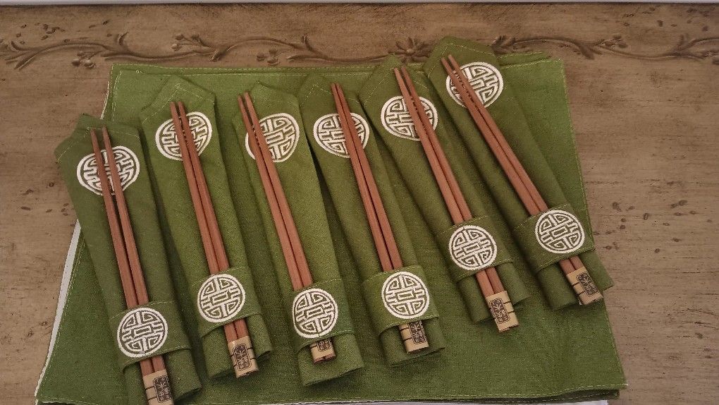 Silk Placemats & Chopsticks Set