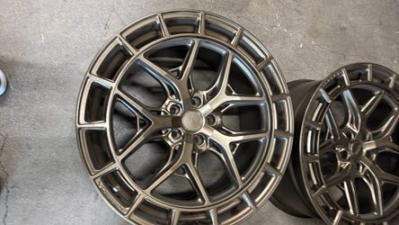 Tesla Model Y Only 21x10.5 63.9 Centerbore  Vossen HFX1 Bronze