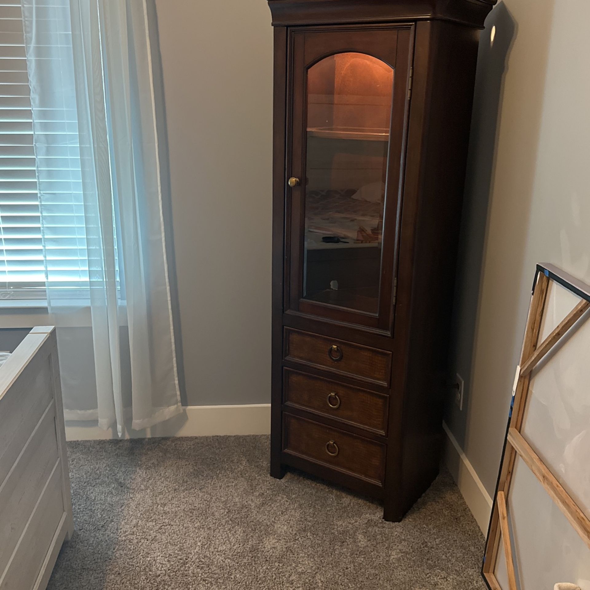 Two kereo cabinets with Storage