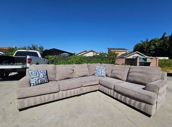 Excellent Beautiful Sectional Sofa 💥 Free Delivery 💥