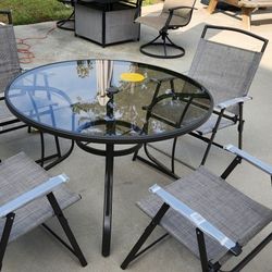 Patio Dining Set *NEW* 4 chairs and table