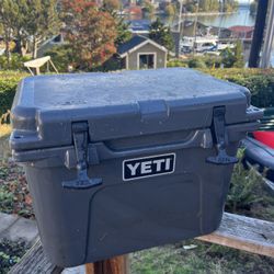 Small Grey Yeti Cooler