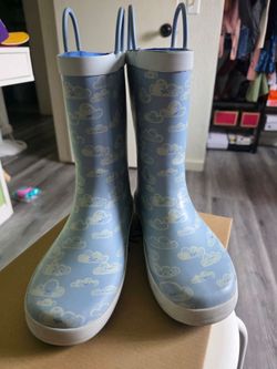 Girls Size 5 Rain Boots. Good condition!