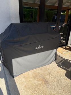 Barbecue cover brand new in the box never used  NAPOLEON premium grill cover