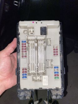 Infiniti Fuse Box $50 obo Like NEW