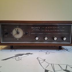 Vintage Sony AM/FM Solid State Alarm Clock Radio