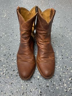 Size 10 men’s Tecovas