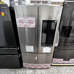 SAMSUNG FAMILY HUB REFRIGERATOR