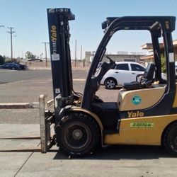 2011 Yale 6k Pneumatic Forklift