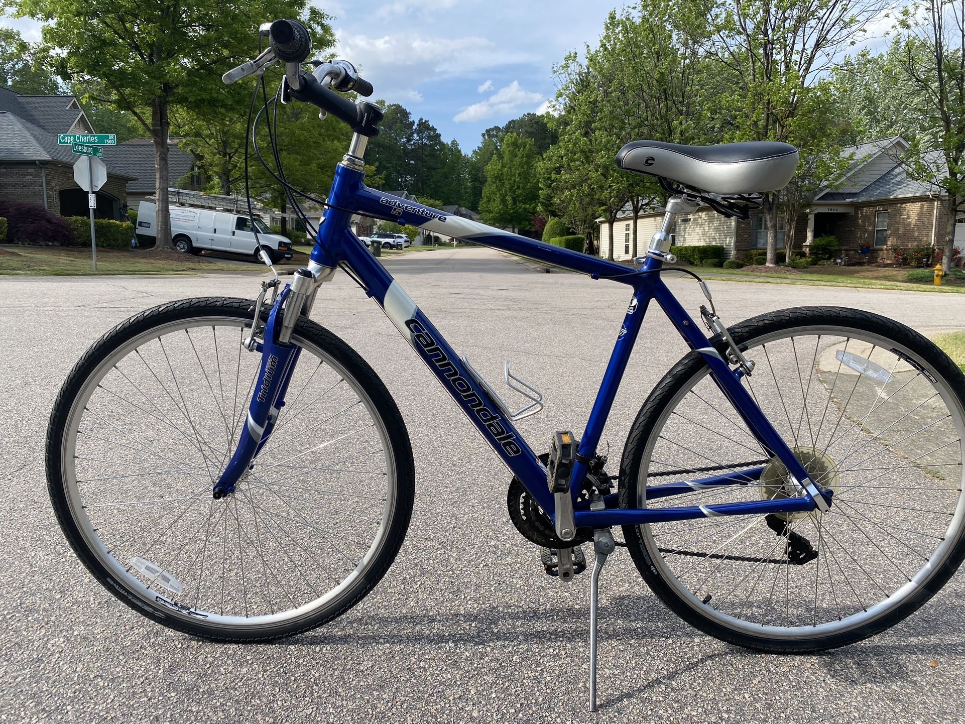 Blue Cannondale Adventure Bike, Aluminum, 21” Frame, 700c Wheels, 24 Speed Shimano, Suspension Fork