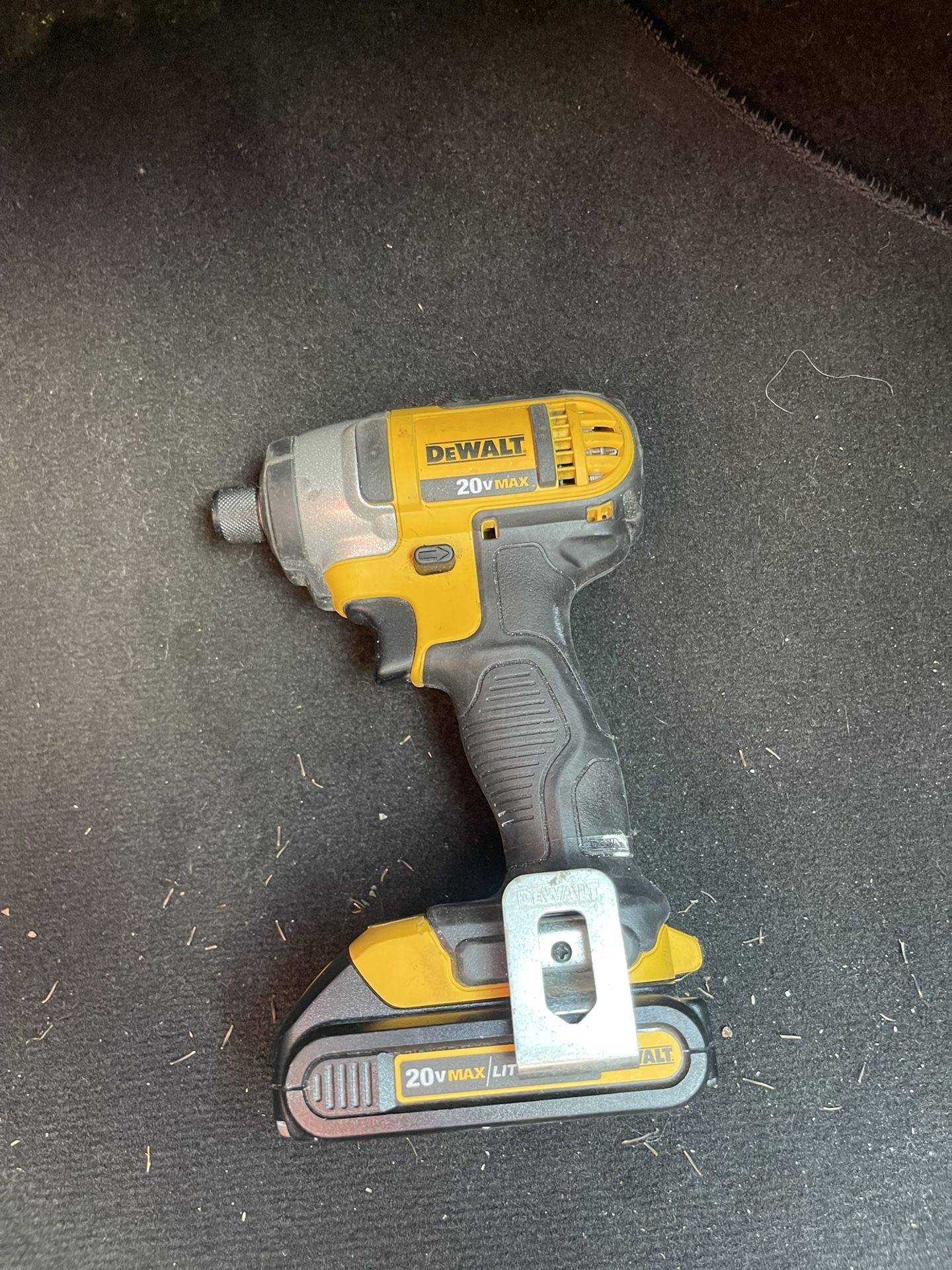 DeWALT 20 V With Battery 