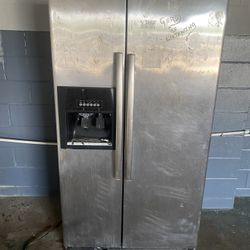 Stainless Steel Refrigerator / Freezer Side By Side