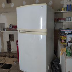 Frigidaire Refrigerator /Fridge 22 Cu