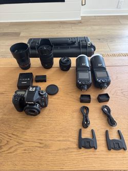Canon EOS 80D Camera Bundle + 4 Lenses + 2 Neewer Flashes + Pelican Case