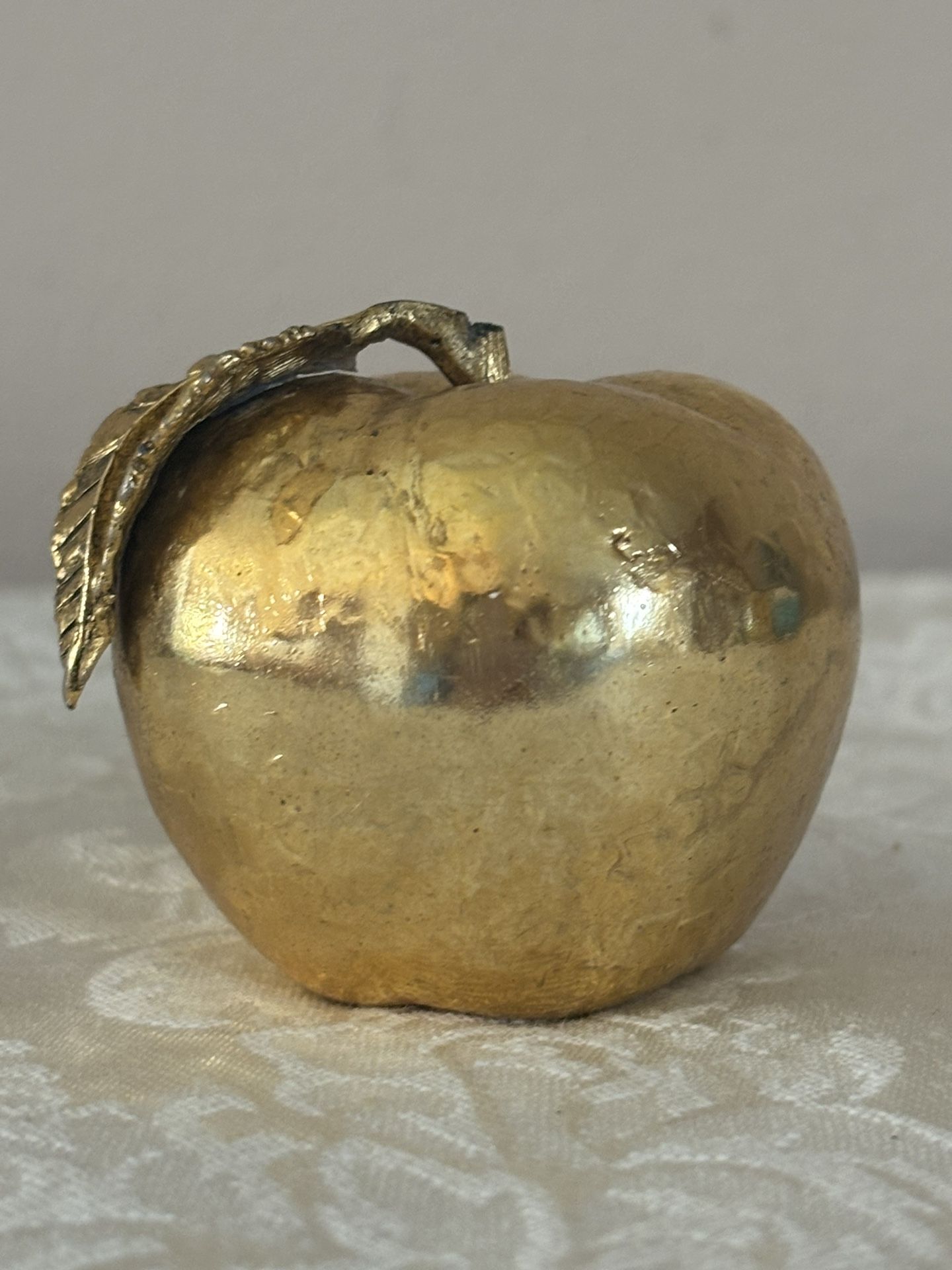 Vintage Gilt Bronze Apple Paper I Weight “To The Apple Of My Eye” 🍎Read Full Description Below🍎