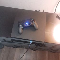 Ps4 Slim And 2 Controllers 