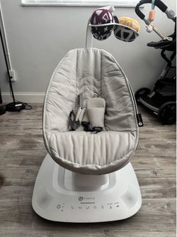 4Moms Multi-Motion Baby Swing w/ Smart Connectivity – Like New! 👶✨