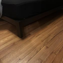 Metal Black Queen Platform Frame. 
