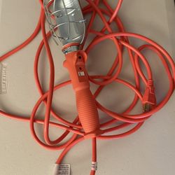 Woods 0691 16/3-Gauge SJTW Trouble Light with Metal Guard & Outlet; 75-Watt; 25-Foot; Orange