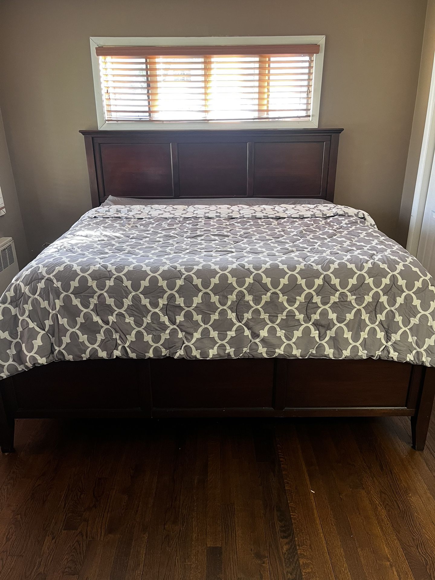 King Size Bed Frame Raymour & Flanigan