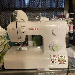 Singer Sewing Machine 