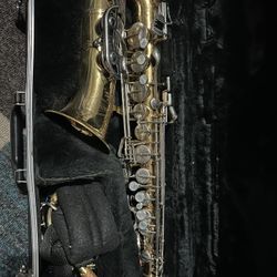 The Selmer Company Bundy II Saxophone 