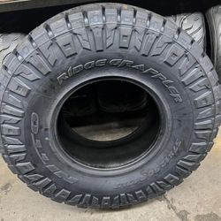 37x12.50R17 NITTO RIDGE GRAPPLER LT
