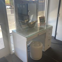 Vanity! Last One! With Stool!$899’ Easy Financing! ⭐️💜🩷 