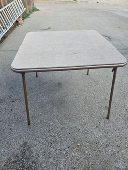 Portable folding table