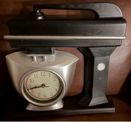 Vintage mixing bowl wall clock