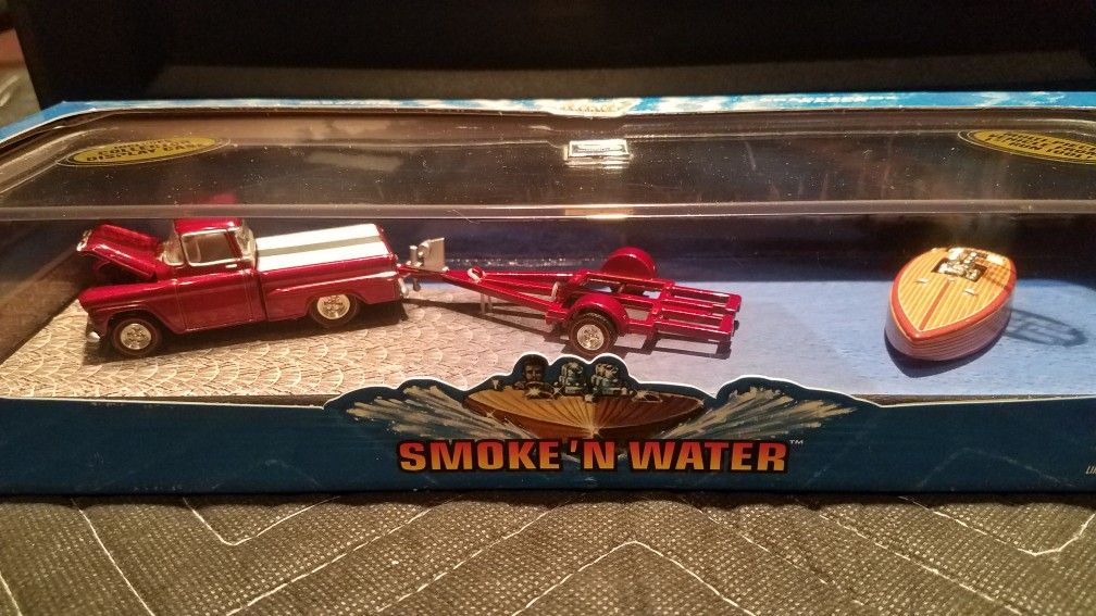 Hot Wheels SMOKE' N WATER Truck & Boat Set for Sale in Torrance, CA