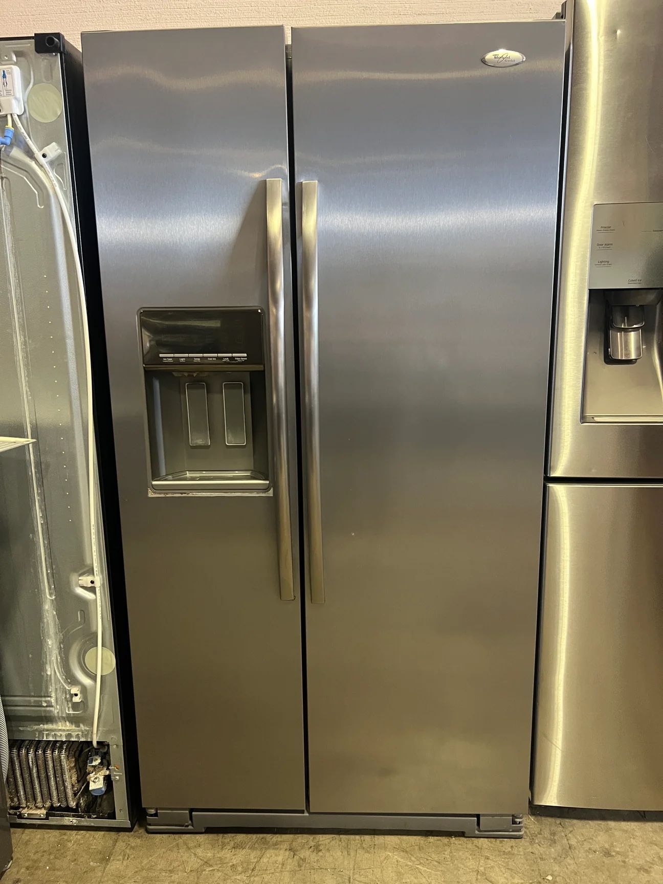 WHIRLPOOL SIDE BY SIDE REFRIGERATOR WITH WATER DISPENSER